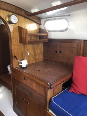 Chart table and basin