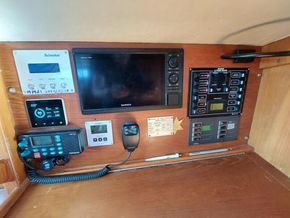 Parker Lift-Keel Yachts 335  - Navigation Instruments