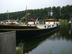 Professional rebuilt live aboard barge