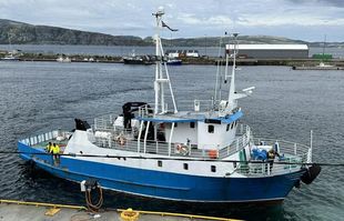 Diving working/cargo boat with 2 Hughes internal high pressure cleaner