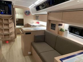 2025 Bavaria C42 17