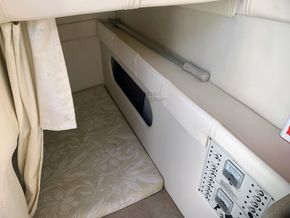 Larson 254 Cabrio Duo Delta Conic hull - Aft Cabin