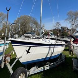 Hawk 20 Day Boat
