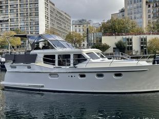 Exquisite Dutch Cruiser in Paris