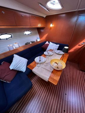 2009 Bavaria 37 Sport Highline 13