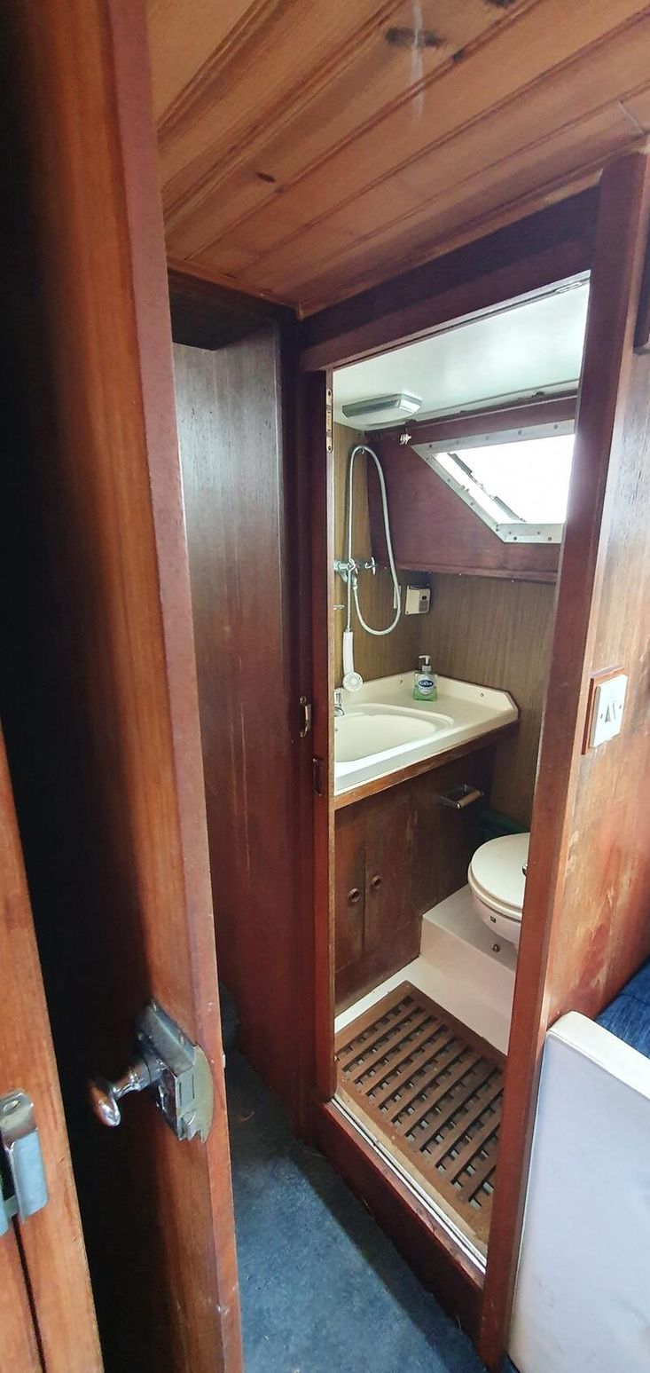BROOM OCEAN 37
