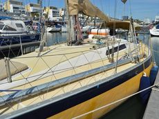 1982 Oyster 37