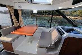Jeanneau Merry Fisher 895 - saloon seating