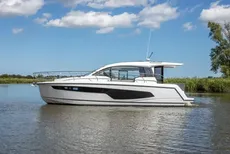 2023 Sealine C335
