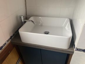 Bathroom sink