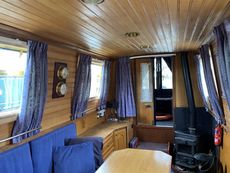 Saloon Fwrd