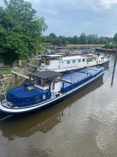 Luxemotor with residential mooring