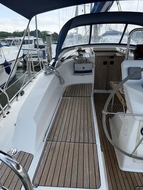 2011 Bavaria 36 Cruiser  14