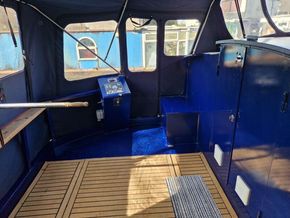 Wide Beam 57ft with London mooring  - Aft Deck