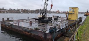 PONTOON 42 x 19 m -  BERTH / WORK PONTOON