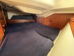 Hunter Legend 326  - Aft Cabin