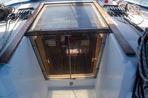 Jeanneau Sun Odyssey 519 5th (Crew) Cabin  - Companionway