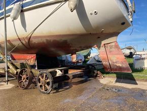 Sail-drive and skeg hung rudder