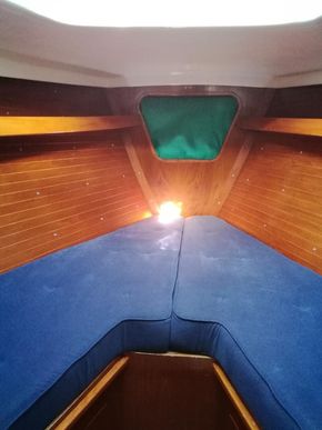 Forepeak as a comfortable twin berth