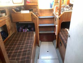 Elizabethan 29  - Saloon