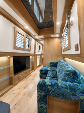 Saloon 