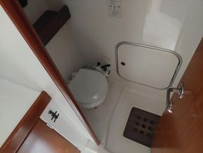 Beneteau Antares 10.80  - Heads