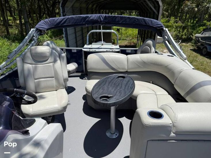 2019 Sylvan mirage 8520