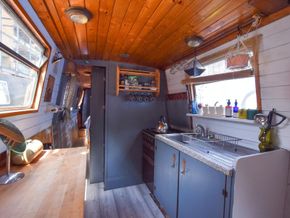 Narrowboat 42ft with London mooring  - Galley
