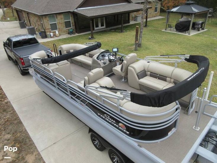 2020 Sun Tracker 24 party barge dlx