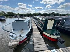 Stunning 57' Narrowboat (refitted)