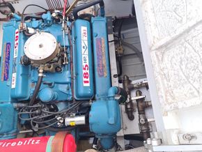British Power Boat Co. Gentlemens Runaround 22  - Engine
