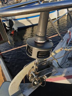 Harken reefing and twin bow rollers