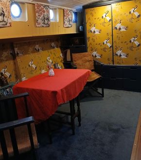 Dining/workspace