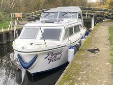 Viking 26 river cruiser. Refurbished. With WiFi!