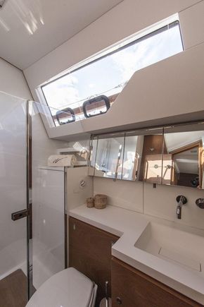 Manufacturer Provided Image: Wauquiez Pilot Saloon 48
