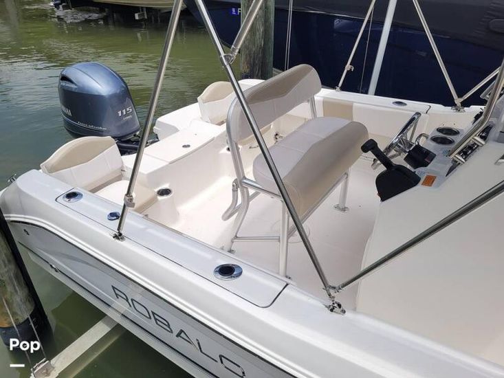 2018 Robalo r 180