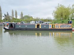 GUV'NOR &bull; 55ft, Traditional w/ boatman's cabin, 0+2 berth