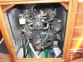 Laurent Giles 38  - Engine