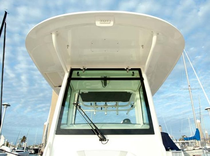 Boston Whaler - 320 Outrage