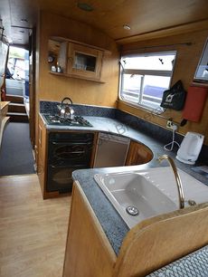 CLOUD 9 ~ 40ft cruiser stern with 2+2 berths
