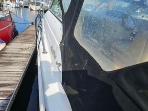 Sea Ray 240 Sundancer  - Side Deck