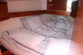 2010 Beneteau Oceanis 34 28