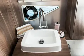 Sealine S335v