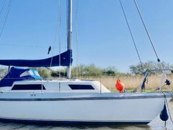 1989 Tomahawk 25 - perfect starter yacht
