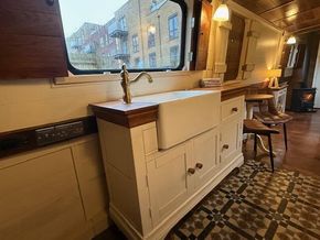 Full-sized butler sink