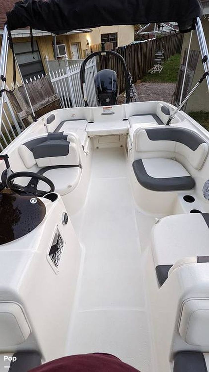 2017 Bayliner element e18