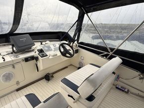 Princess 415 Flybridge Cruiser - Flybridge Helm