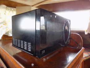 Cobra 33 AFT CABIN! - Galley