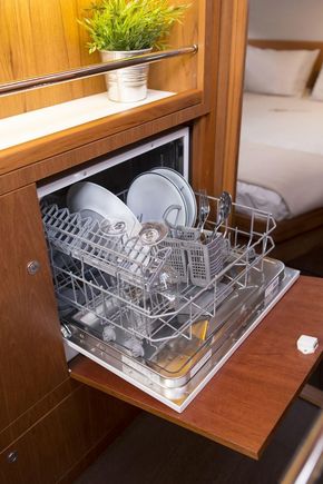 Manufacturer Provided Image: Wauquiez Pilot Saloon 48