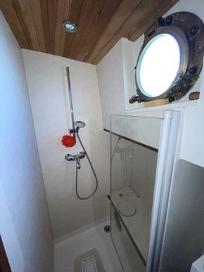 Douche cabine arriere